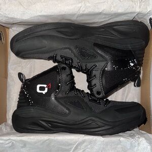 New Q4 JET BLACK NFORCER. Sz.9.5M. Basketball shoe
